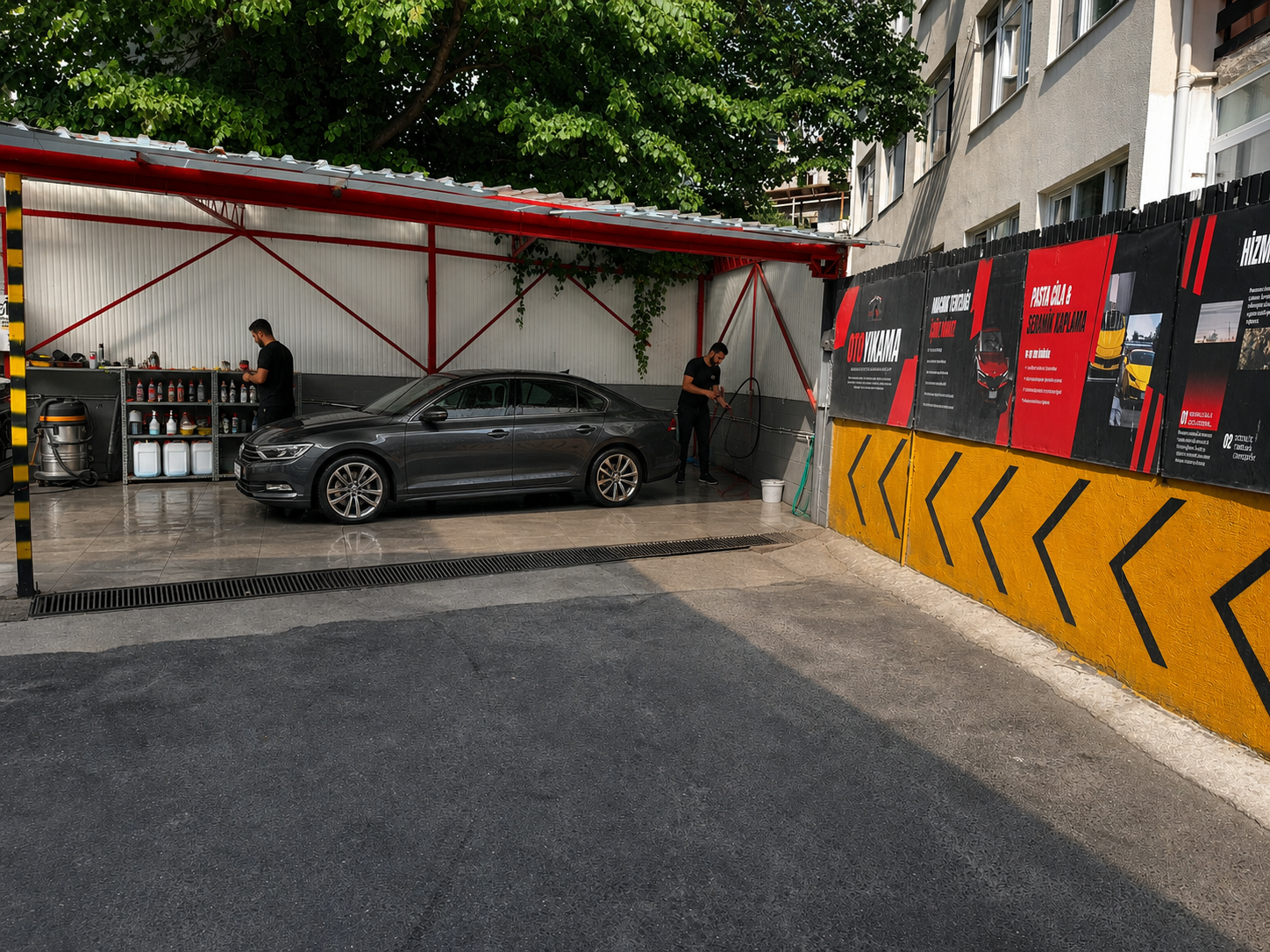Asya Oto Yıkama gerçek yıkama alanı ve ekibi